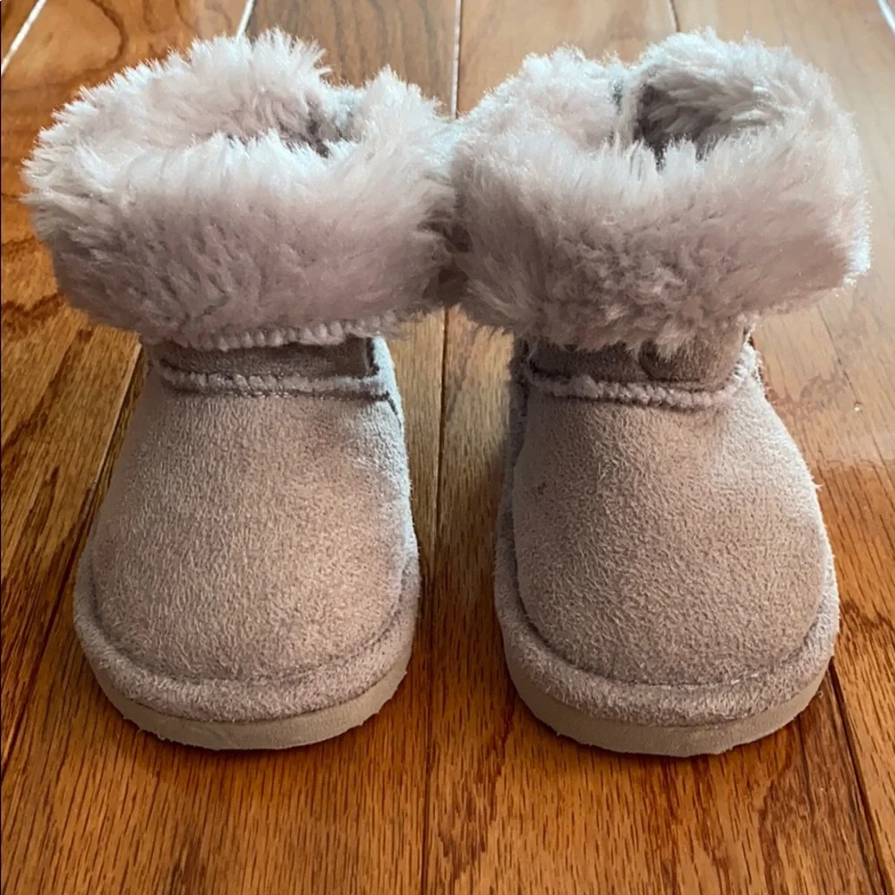 Baby girl fur lined boots